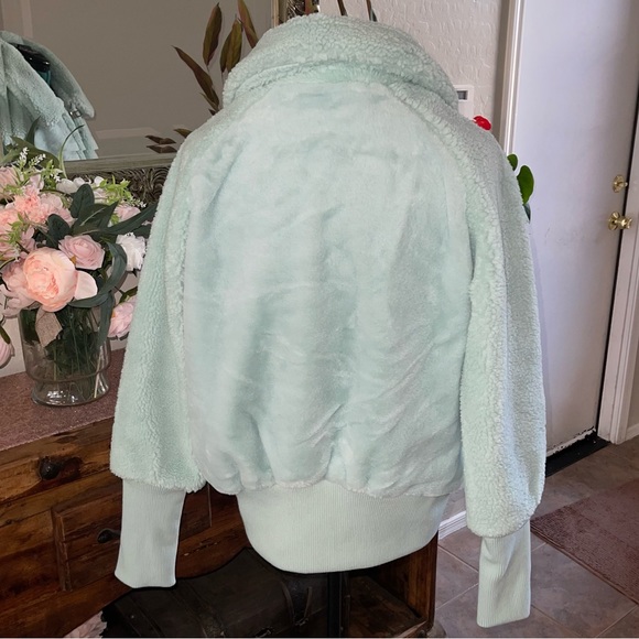 CYN & LUCA Raglan Sleeve Faux Sherpa Bomber Jacket in Mint NWT - Picture 4 of 12